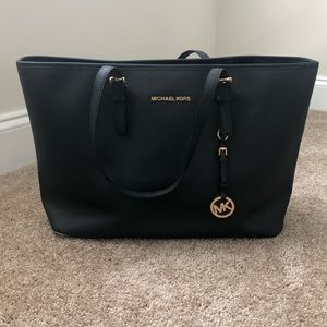 MICHEAL KORS Messenger Tote
